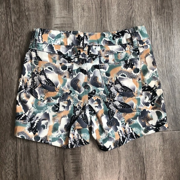 Butterfly pattern shorts - Picture 2 of 7